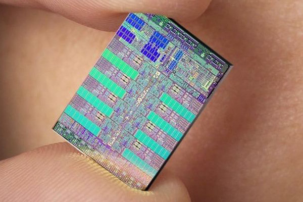Picture of a 45nm Cell processor