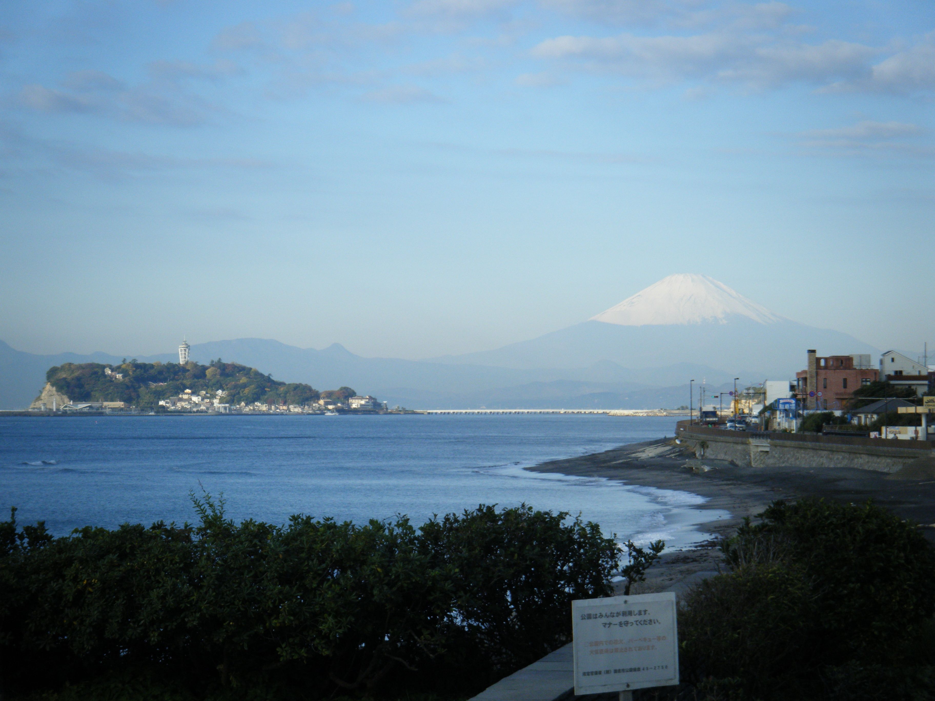 Mt. Fuji and Enoshima from Kugenuma, 10/11/30